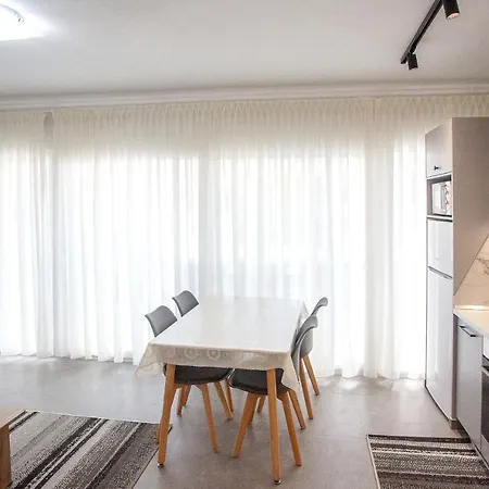 Natalia Peramos アパート Néa Péramos