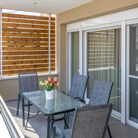 Natalia Peramos アパート Néa Péramos