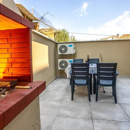 Natalia Peramos アパート Néa Péramos